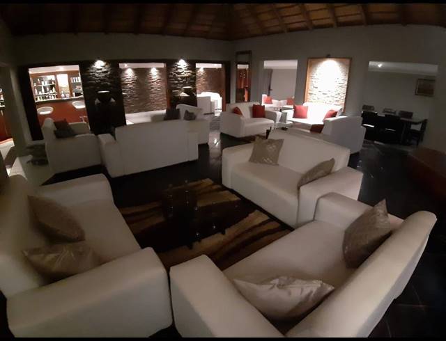 M² LODGE FOR SALE IN ZEERUST